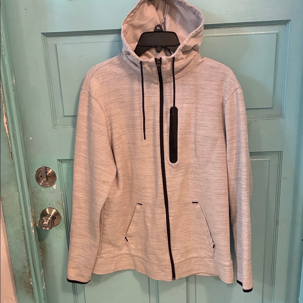 Mens’ Old Navy Dynamic fleece full size hoody. Size Large.